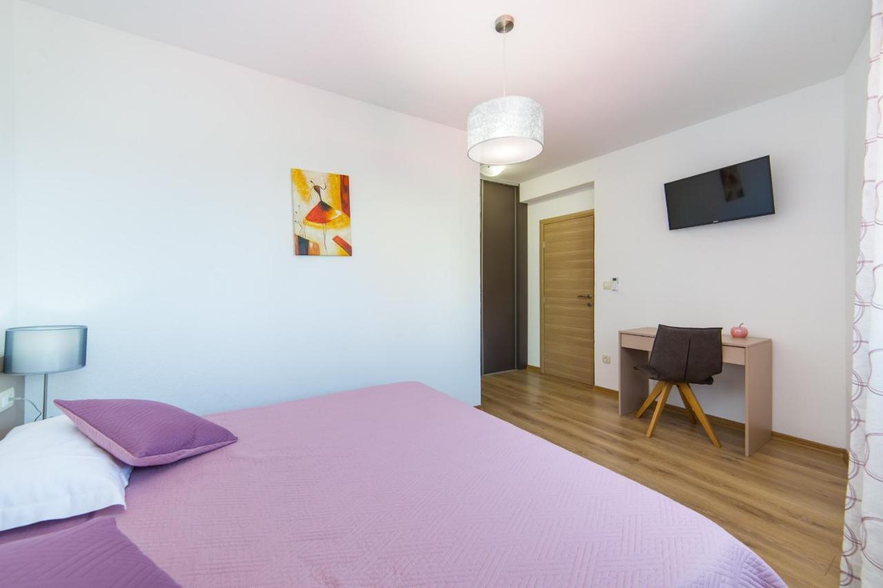 Apartments Zvonik Brist Bagian luar foto