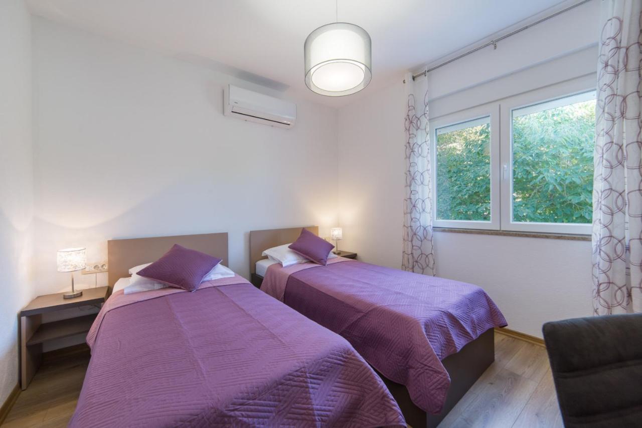 Apartments Zvonik Brist Bagian luar foto